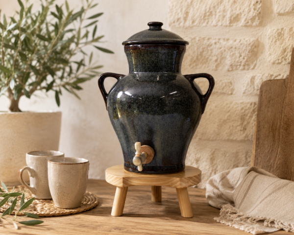 Vinaigrier en Grès Vert Sauge 2,5 L avec Tabouret en Bois — Duhallé